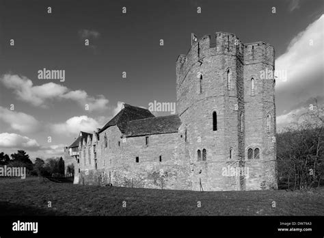 Medieval Fortified Manor House Hi Res Stock Photography And Images Alamy