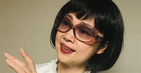 ホロッコこまり扮する東京ゆみ子の楽曲「私ったら困ってます」カラオケで配信 お笑いナタリー