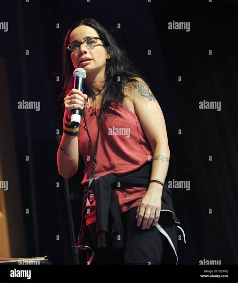 Janeane garofalo on stage hi-res stock photography and images - Alamy