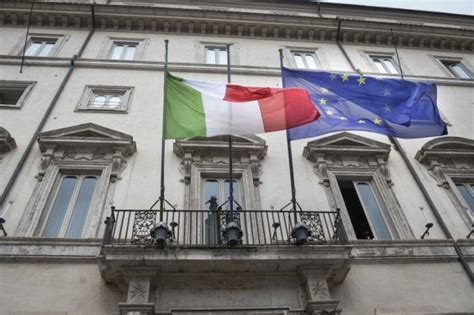 OK CDM AL MILLEPROROGHE VIA LIBERA AL DECRETO INTERCETTAZIONI Il