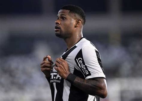 Escalação do Botafogo por desgaste Júnior Santos e Savarino podem ir