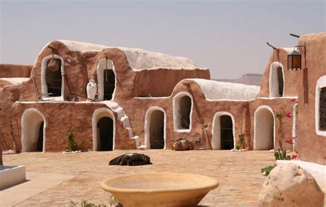 #Tunisie #Tataouine . Au Sud de Tunis, l’oasis de Tataouine est un relais sur la route des ...