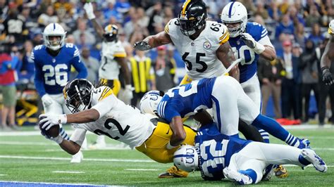 Pittsburgh Steelers Running Back Najee Harris Goes Up The Middle For