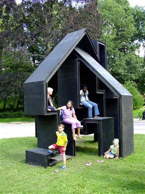 15 Modern Playhouses for Cheerful Backyards