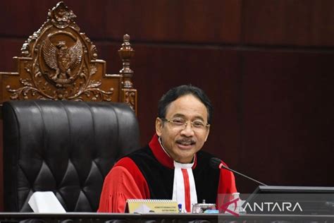 Ketua Mk Sebut Kuasa Hukum Dan Saksi Dibatasi Dalam Phpu Pilpres