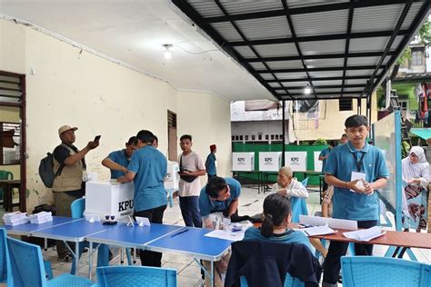 Foto Lima TPS Di Petamburan Terpaksa Dipindahkan Akibat Banjir