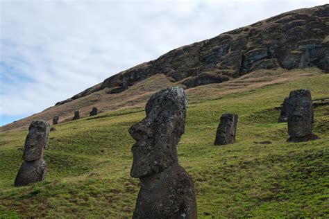 Rano Raraku - Chile Travel