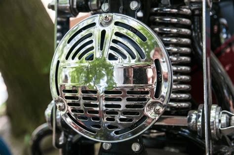 1개의 Chromed Retro Horn On Jawa Motorcycle 이미지 스톡 사진 3d 오브젝트 벡터