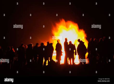 Guy fawkes bonfire hi-res stock photography and images - Alamy