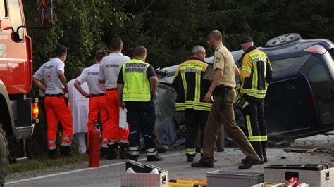 Tod Im Morgengrauen Autofahrer 48 Stirbt Nach Frontalcrash Mit Lkw