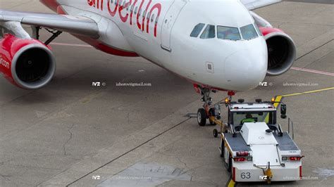 Airberlin Airbus A320 Towing Youtube