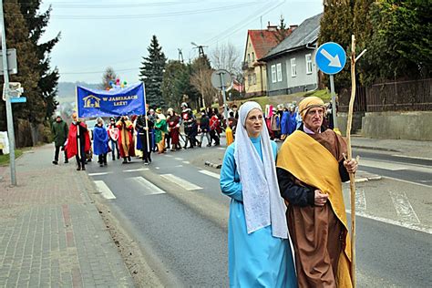 Barwny korowód przeszedł ulicami Bobowej Dziewiąty już raz w tym