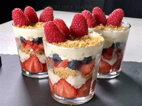 Trifle Met Mascarpone Yoghurt Aardbei Koek En Mango Recept Artofit