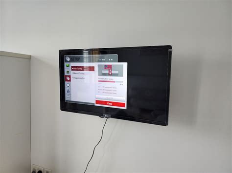 LG 32 inch tv with wall mount, TV & Home Appliances, TV & Entertainment ...