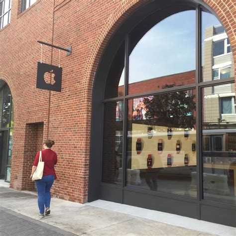 Apple is finally opening up a store in Brooklyn — and it looks just ...