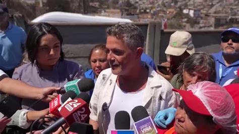 Alejandro Sanz Visita Una Zona Cero De Los Incendios De Valparaiso Y