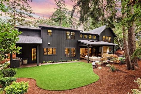 Step into this inviting Oregon house with modern rustic features