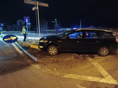 Pijany Kierowca W Skar Ysku Wjecha Z Znak Drogowy Mia Blisko