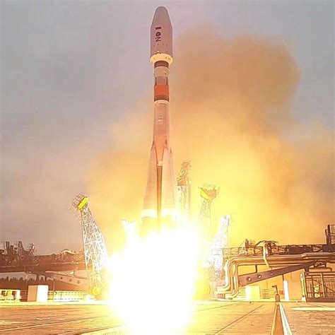 Ракету-носитель "Союз-2.1б" с военным спутником запустили в космос ВКС ...