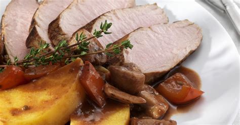 Pork Tenderloin With Red Wine Sauce And Potatoes Recipe Eatsmarter