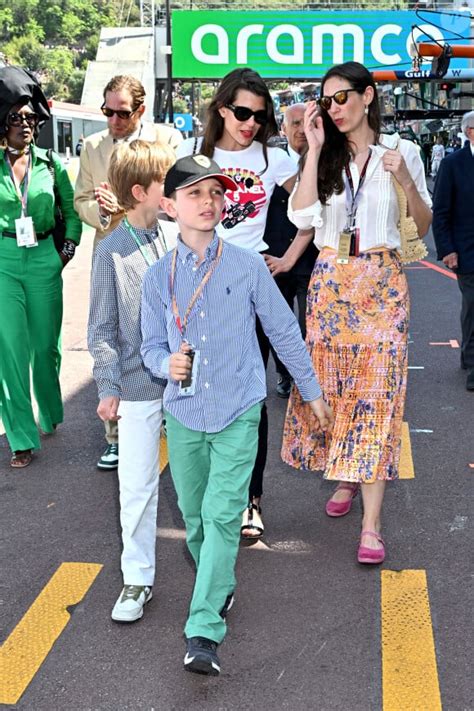 Raphaël Elmaleh très chic avec sa maman Charlotte Casiraghi le fils