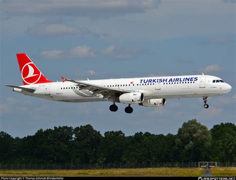 TC JRI Turkish Airlines Airbus A321 231 Photo By Thomas Schmidt