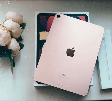 Rose Gold iPad Air 2020 with Apple Pencil