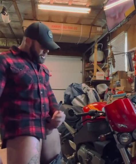 Redneck Jerks Cums To Pussy Porn In His Garage ThisVid