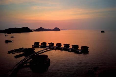 Hotel Kelas Dunia RI Ini Bersihkan Pantai Labuan Bajo IHGMA