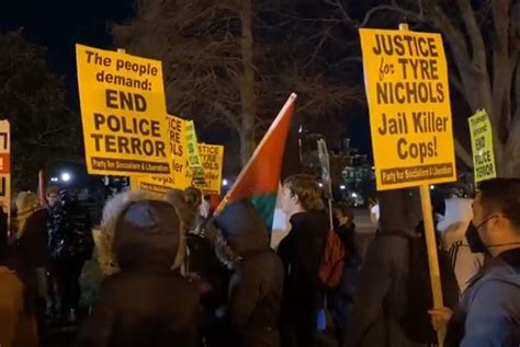 Protestan Frente A La Casa Blanca Por Muerte De Joven Afroamericano