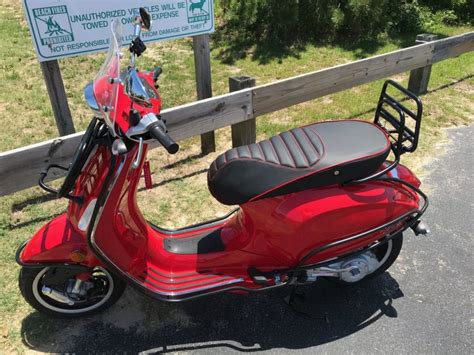 Brilliant!! Vespa Primavera Padded seat cover with red details ...