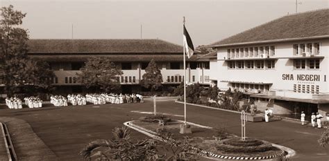 Seremnya Sma Negeri 1 Semarang Sekolah Dengan Bangunan Tua Yang Konon