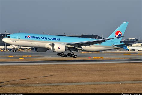 HL8251 Korean Air Lines Boeing 777 FB5 Photo By Markus Bayer ID