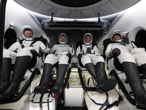 Elon Musks Spacex Brings Iss Astronauts Back To Earth After Boeing