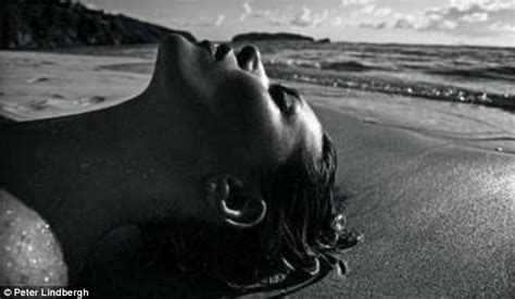 Kate Moss Poses Nude In Sexy New Advertising Campaign For Jeweller David Yurman Daily Mail Online