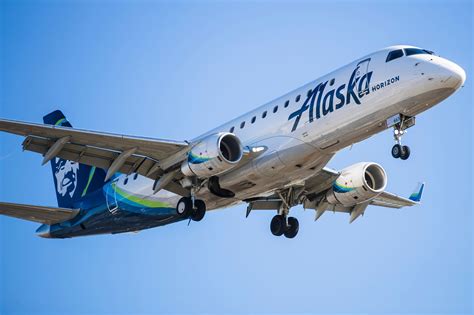 Alaska Airlines Updates Inflight Menu With More "Fresh Food Favorites"