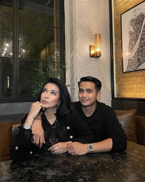 Harmonis Tahun Menikah Ini Potret Ajun Perwira Dan Jennifer Jill