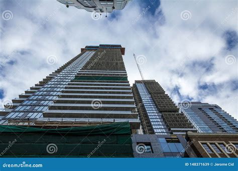 Grues Et Dispositif De Construction Sur Un Chantier De Construction D