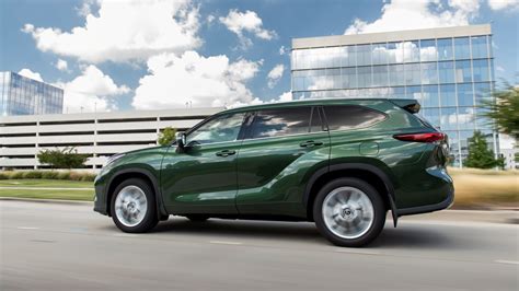 Heres What A Fully Loaded 2023 Toyota Highlander Costs