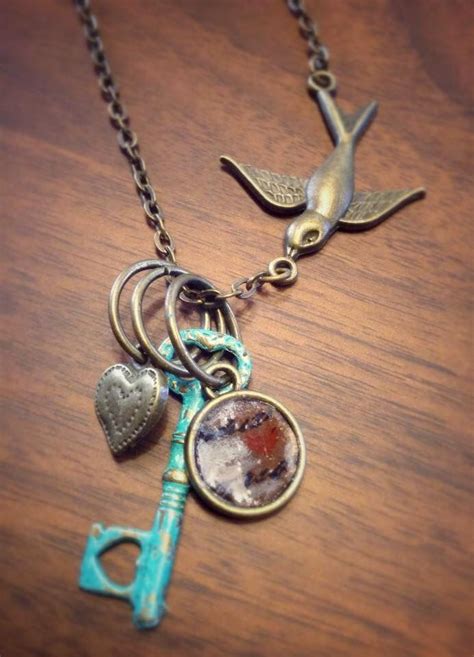 Sal Arte Colgante Bohemian Hand Painted Pendant Necklace Sparrow