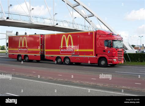 Double Articulated Lorry Banque De Photographies Et Dimages Haute