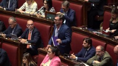 Fuori Fuori Il Coro Dell Opposizione Contro Crippa Della Lega Alla