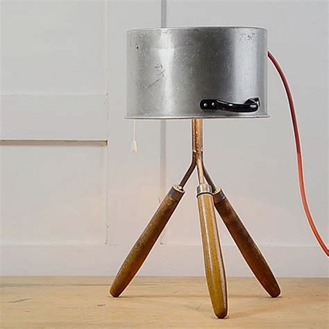 Ideenklette designed an upcycle design desk lamp called Hefeklöße