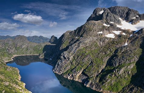 Fondos de Pantalla Noruega Montañas Islas Lofoten Lago Trolltindan