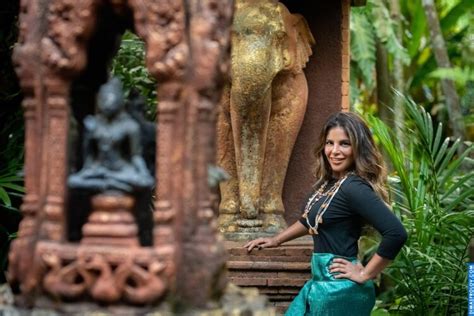 Hot Sexy Bibi Alabdulmohsen Bikini Pics