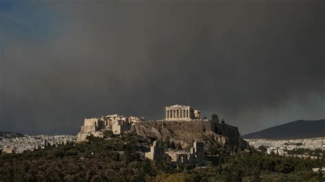 Atenas Queda Acorralada Por Las Llamas De Varios Incendios Forestales