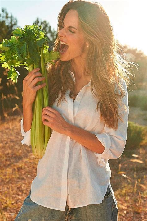 Ariadne Artiles Revela La Postura De Yoga Con La Que Elimina Toxinas