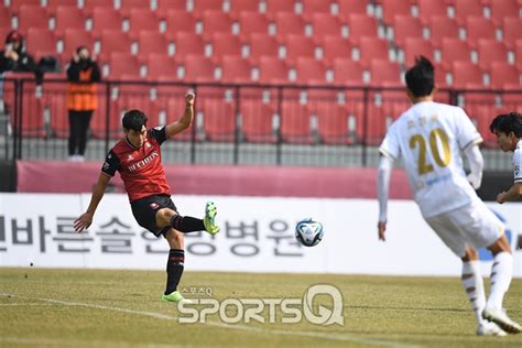 스냅샷q 부천fc 한지호 화끈한 홈 개막 승리 축포 스포츠q큐