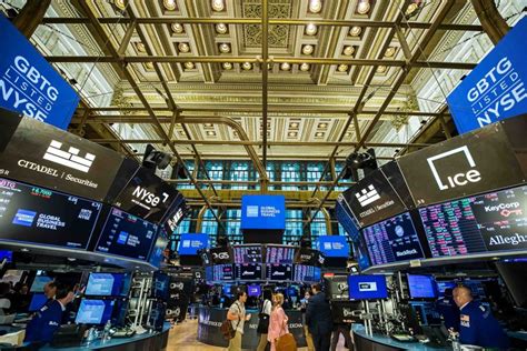 Dow Jones Futures Up in Early Morning Trade with Attempts to Come Out ...