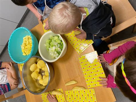 Kartoffelsuppe Mit Pfarrerin Wegmann Ev Kita Fr Belstra E